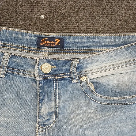 SEVEN 7 Light Blue Denim Women’s Shorts - Stretch Jean Shorts Sz 12 - Picture 2 of 8